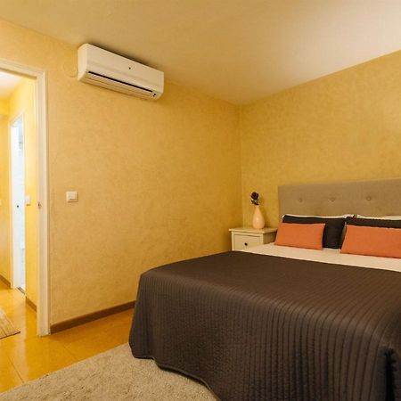 Pajaritos Suite Apartment - Private Parking Included Sevilla Bagian luar foto