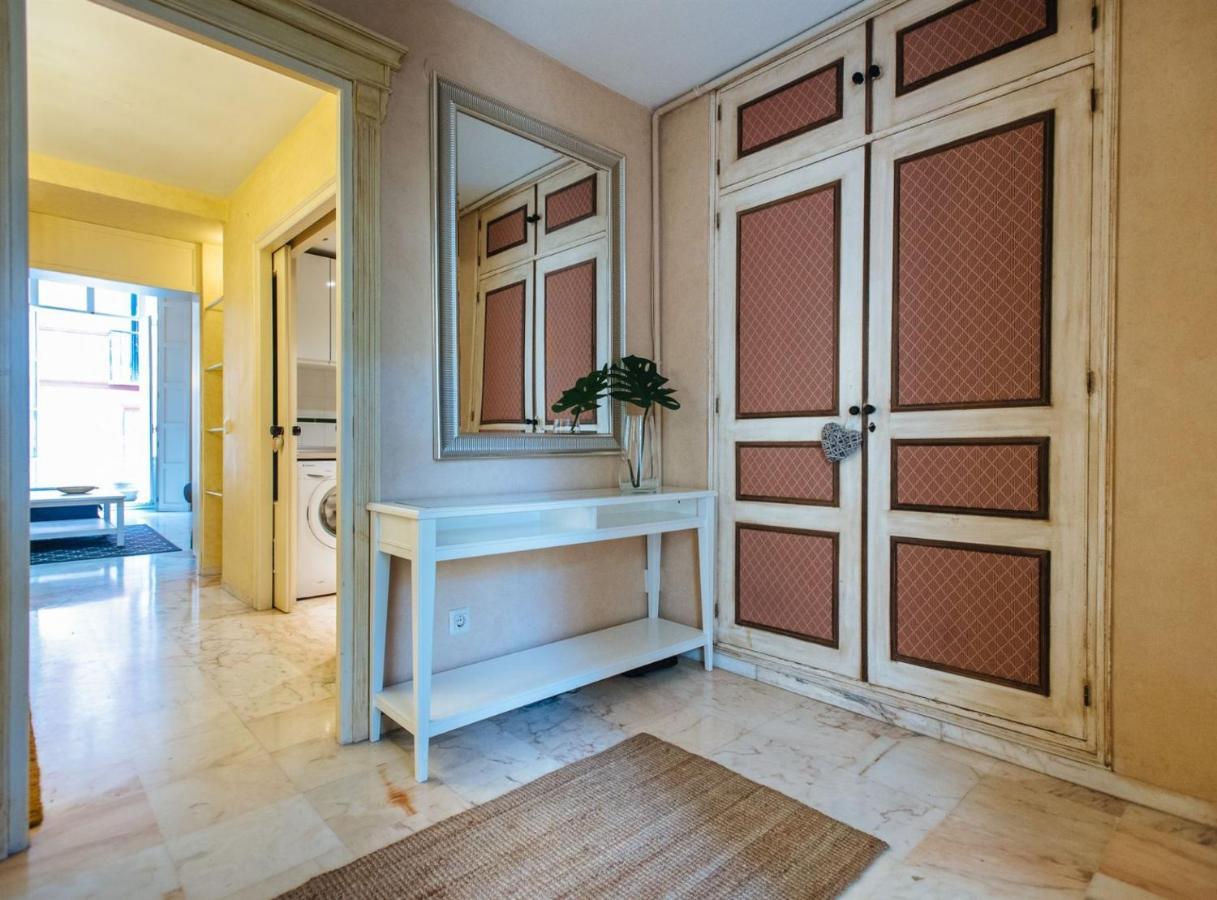 Pajaritos Suite Apartment - Private Parking Included Sevilla Bagian luar foto