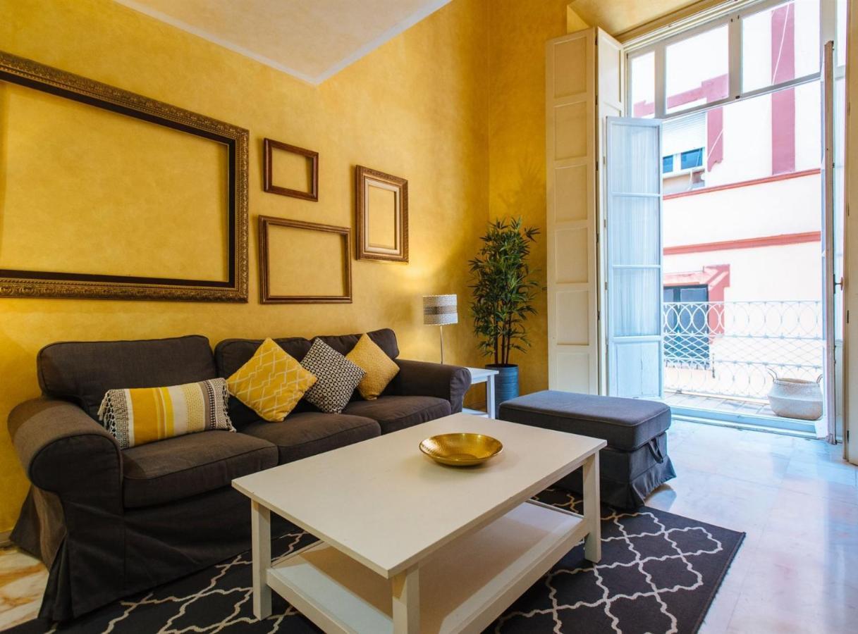 Pajaritos Suite Apartment - Private Parking Included Sevilla Bagian luar foto
