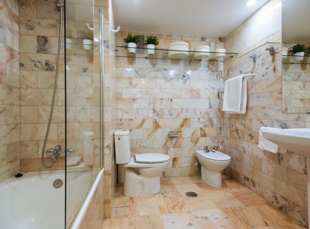 Pajaritos Suite Apartment - Private Parking Included Sevilla Bagian luar foto