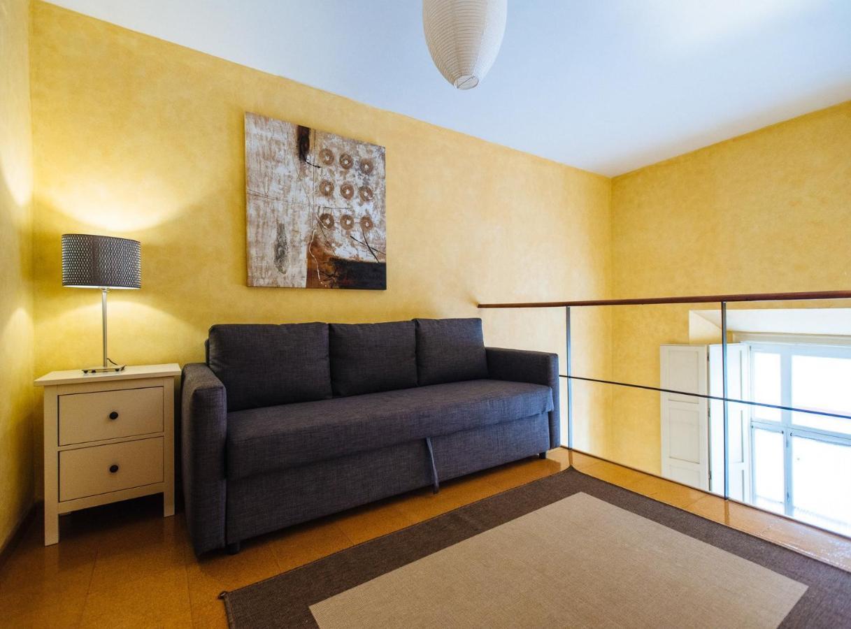 Pajaritos Suite Apartment - Private Parking Included Sevilla Bagian luar foto